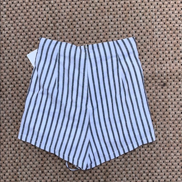 LF Seek the Label Striped Lace-Up Skort - Picture 2 of 2